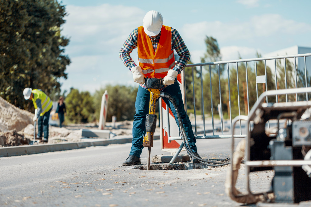 Construction worker with the proper safety gear